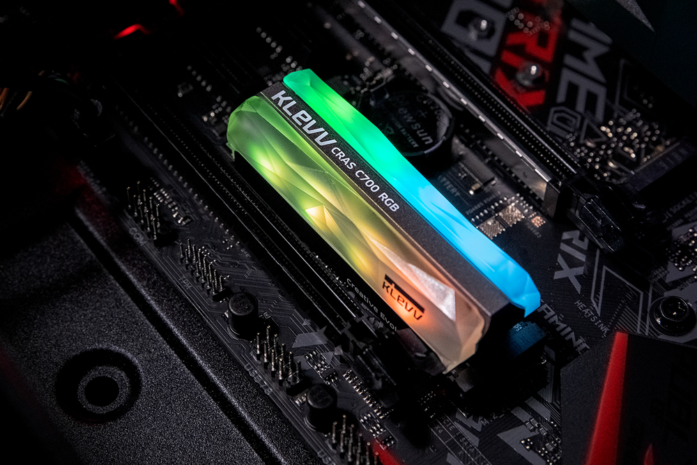 KLEVV Cras C700 RGB