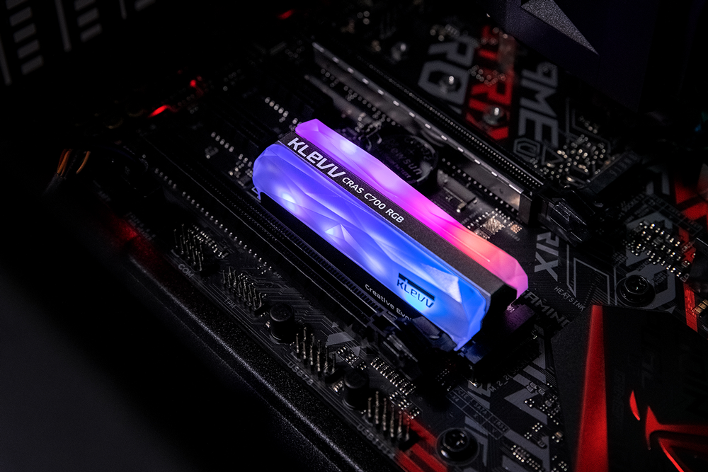 KLEVV Cras C700 RGB