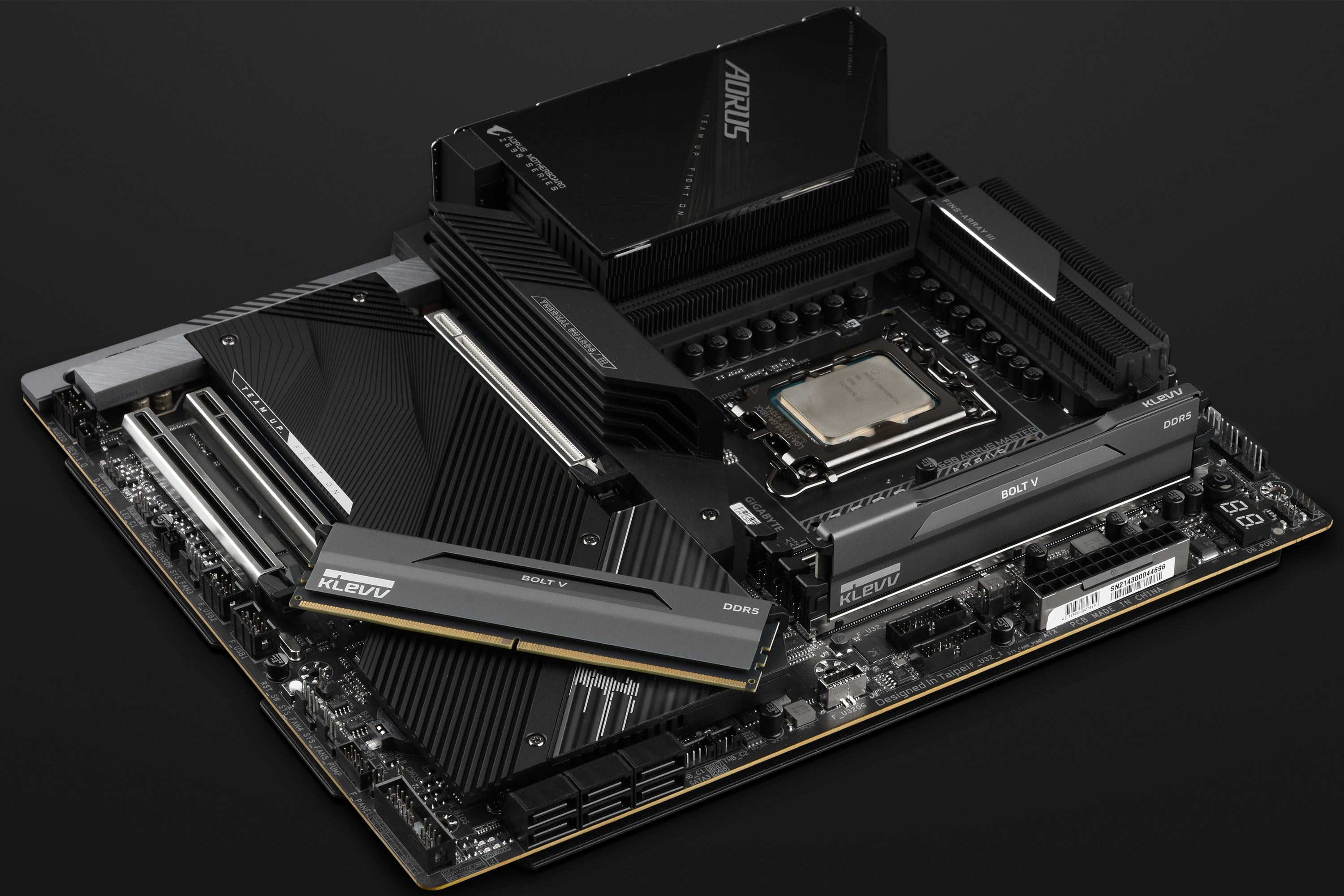 16GB x 2 (32GB) 6000Mhz CL30 KLEVV Bolt V